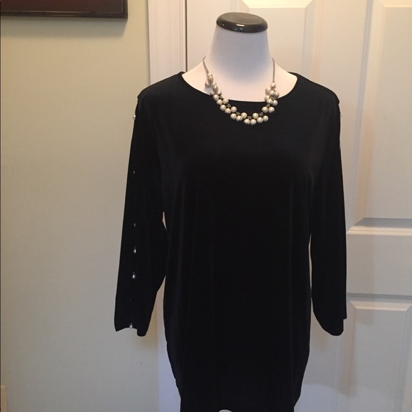 Cable & Gauge black velour top w/pearl details - Picture 2 of 7